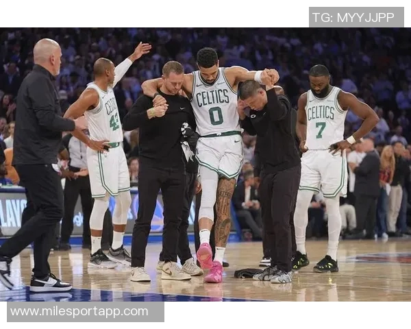 米切尔赛季结束后遭受重创提前与队友开始新赛季训练 米切尔赛季结束后遭受重创提前与队友开始新赛季训练