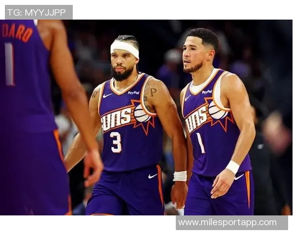 NBA季后赛14决赛太阳迎战雷霆布克因腹股沟伤病缺席继续影响球队表现