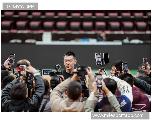 杨鸣强调球队拼搏精神球迷不求每年夺冠但期待每场全力以赴