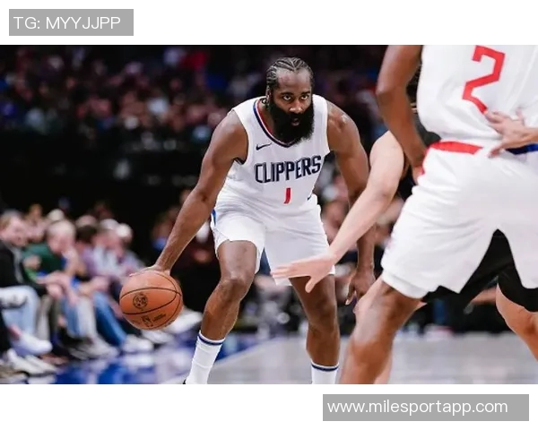 凯尔登出战17分钟高效表现6中4贡献11分5板正负值16助球队胜利