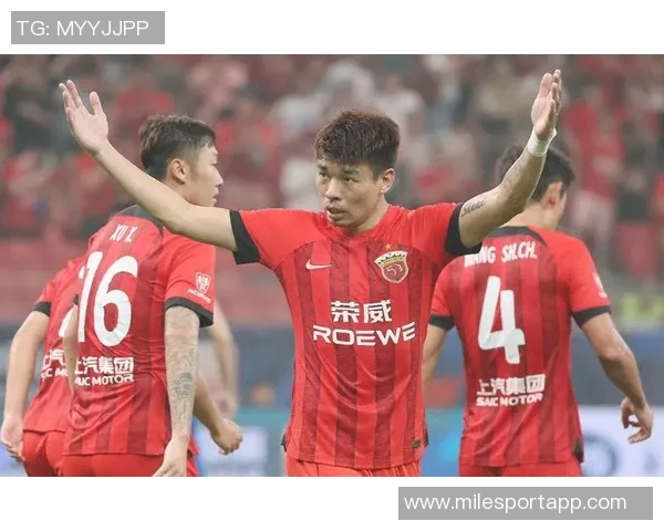 李帅致敬四星球迷：每一个冠军都是我们共同努力的结果