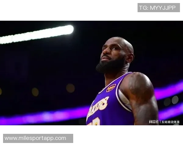 里夫斯赞詹姆斯乐观态度能增强自信心始终保持微笑从不显露低落情绪 里夫斯赞詹姆斯乐观态度能增强自信心始终保持微笑从不显露低落情绪