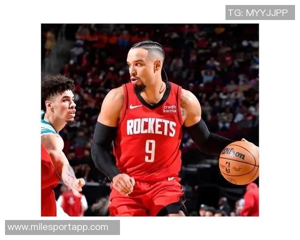 火箭队为狄龙献上感人致敬视频他双手合十向全场观众表达感谢